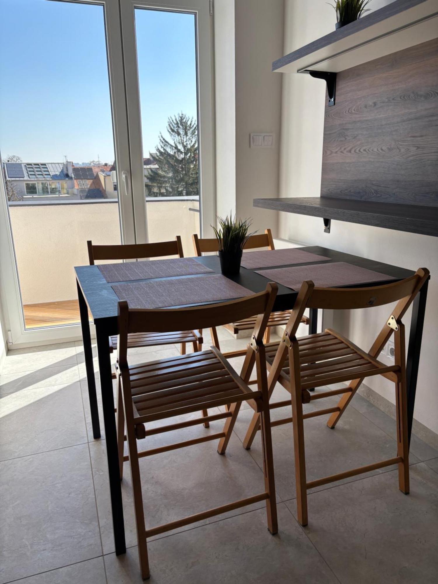 Soukromy Pokoj V Tripokojovem Byte - Private Room In Three Room Flat Brno Buitenkant foto